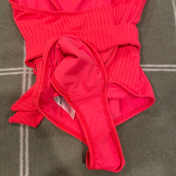 One piece bathing suit - Picture 4 of 5